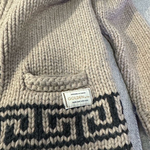 Aritzia Sweater - Picture 4 of 4